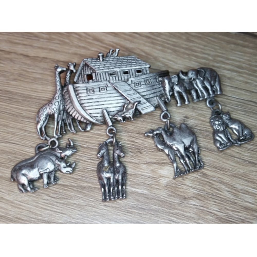 𝅺Vintage JJ Noah Arc Large Pewter Brooch Dangle Religious Statement Style.